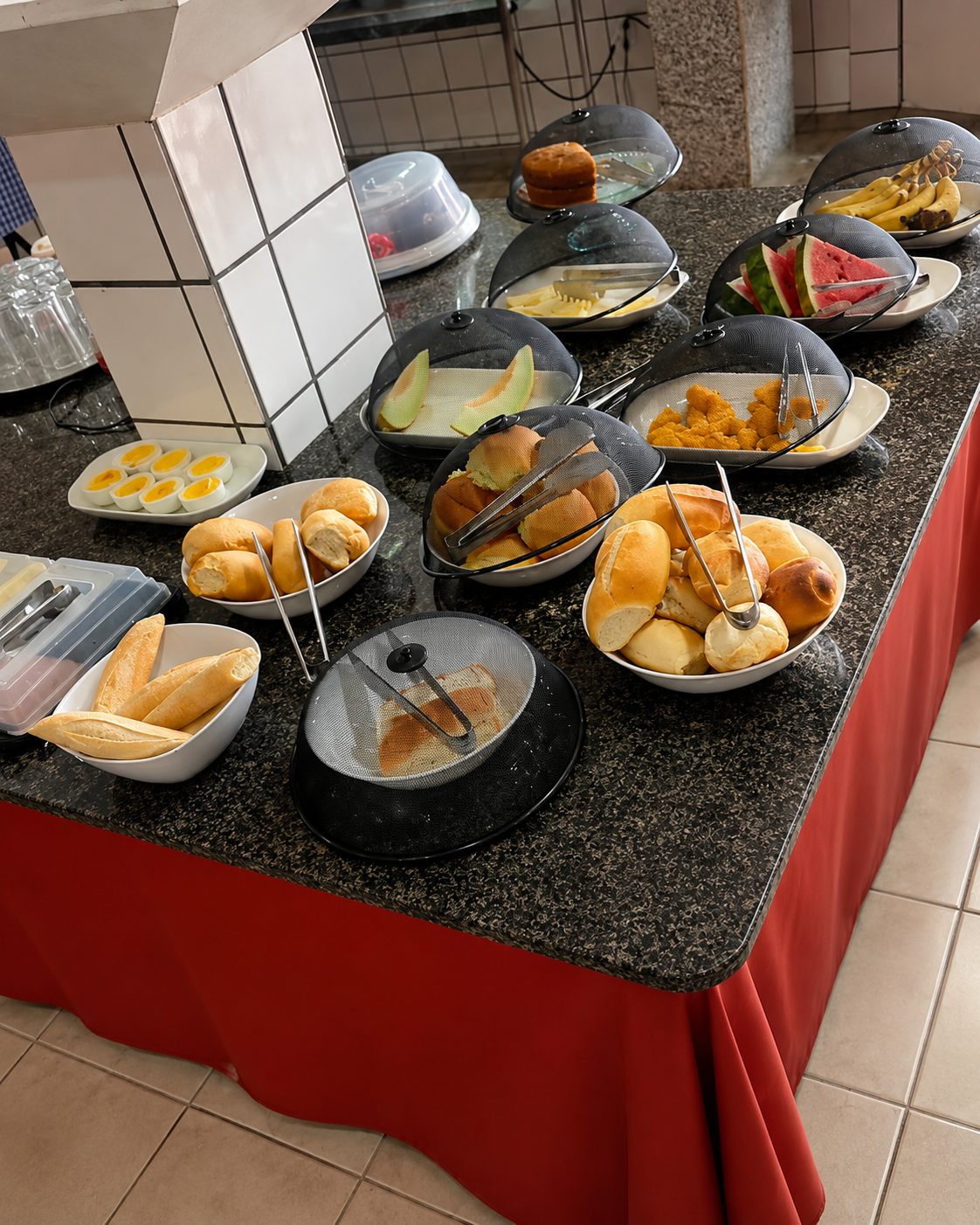Café da manhã completo e variado na Pousada Lagoa Grande